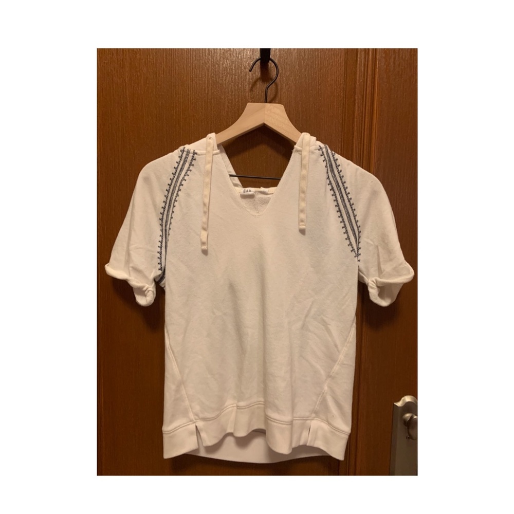 GAP t-shirt hoodie